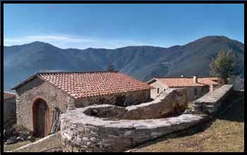 Santa Anastsia actualmente, al fondo Tur d'en Samont, El Sui i el Puig Drau.