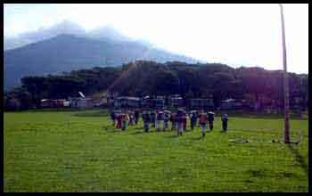 Enfants a punt de partir d'excursion